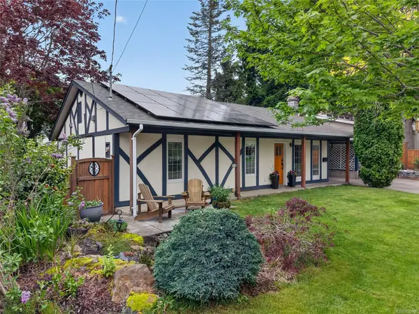 1404 Albatross Ave, Comox BC V9M 3B2