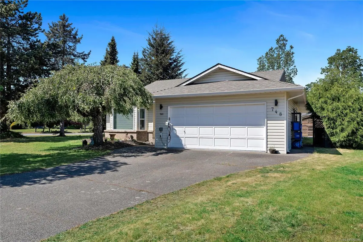 748 Macan Pl, Colwood BC V9B 5P4