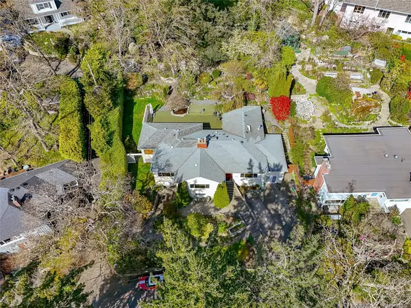 1184 Clovelly Terr, Saanich BC V8P 1V6