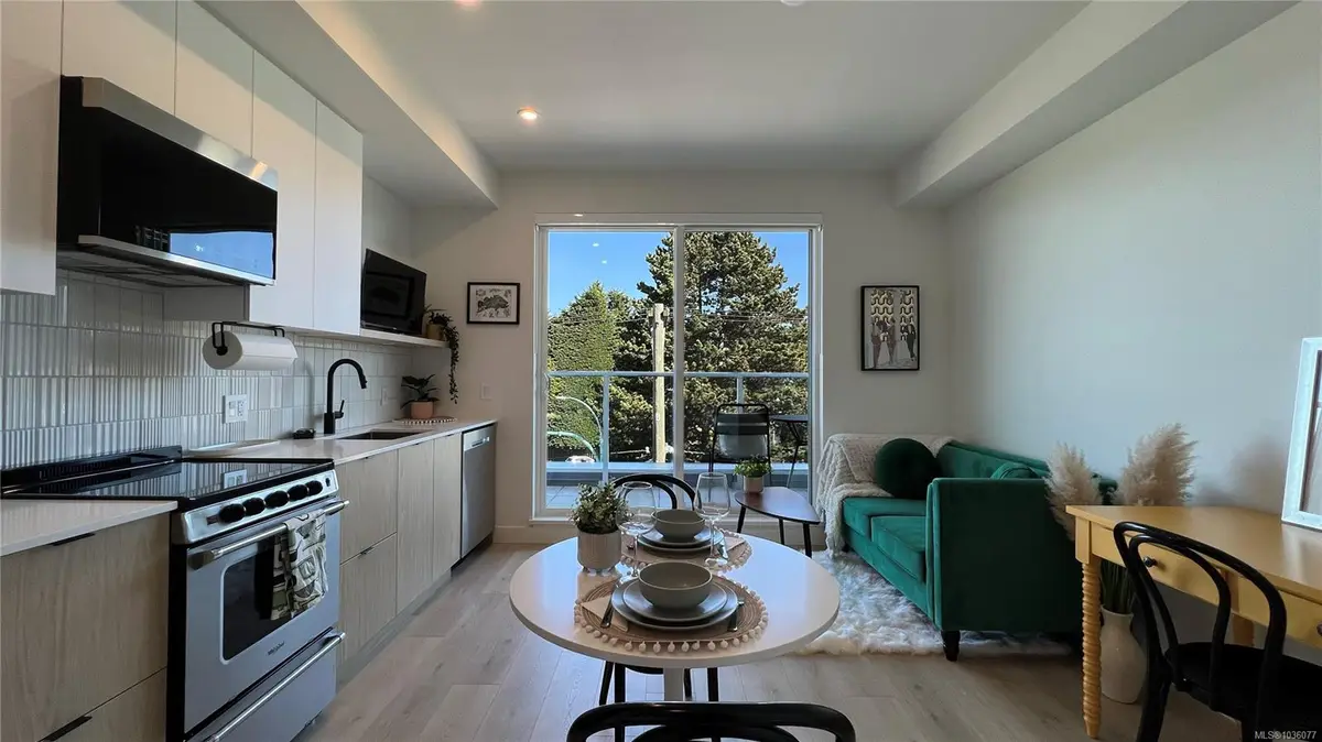 1301 Hillside Ave # 404, Victoria BC V8T 2B3