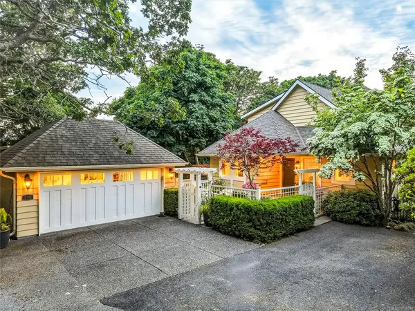 590 Island Rd, Oak Bay BC V8S 2T6 - 4 bed, 4 bath property for sale in Oak Bay