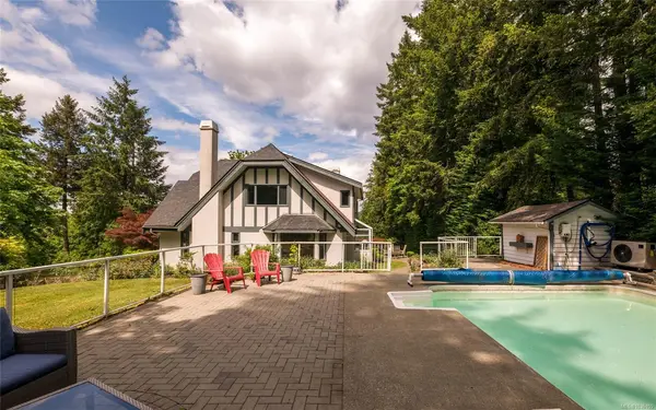 6353 Highwood Dr, Duncan BC V9L 5R3 - 5 bed, 4 bath in Duncan