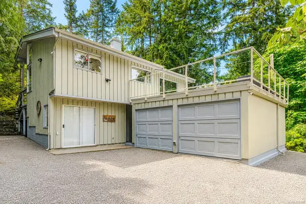 7136 Willis Point Rd, Central Saanich BC V9E 2A1