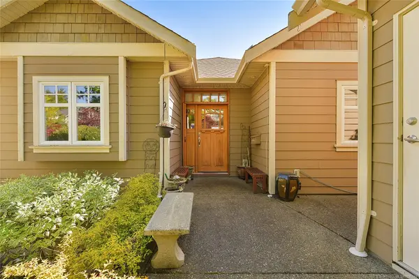 523 Caselton Pl, Saanich BC V8Z 7Y5 - 3 bed, 3.0 bath in Saanich