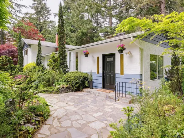 743 Helvetia Cres, Saanich BC V8Y 1M1 - 3 bed, 3 bath in Saanich