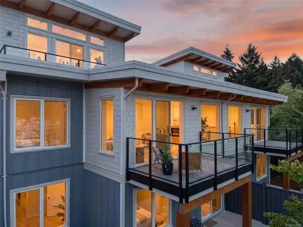 152 Marina View Dr # 7, Ladysmith BC V9G 1K4