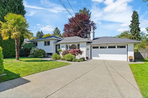 2090 McNeill Ave, Oak Bay BC V8S 2X8