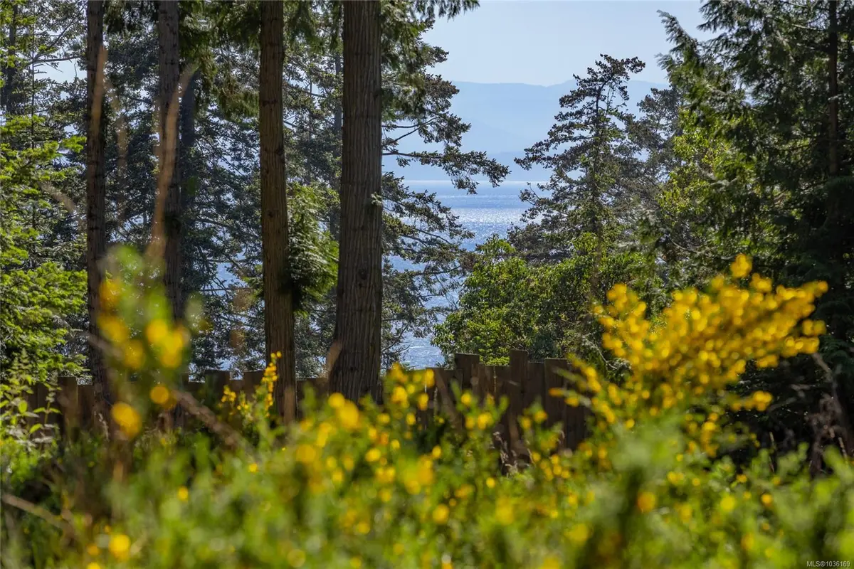 2613 Shoal Rd, Pender Island BC V0N 2M2