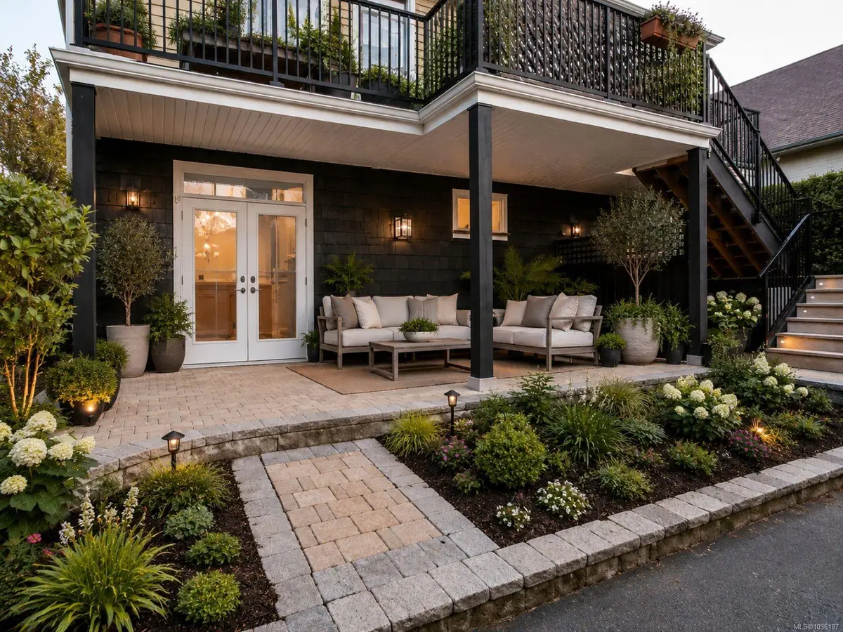 1217 McKenzie St #2, Victoria BC V8V 2W6
