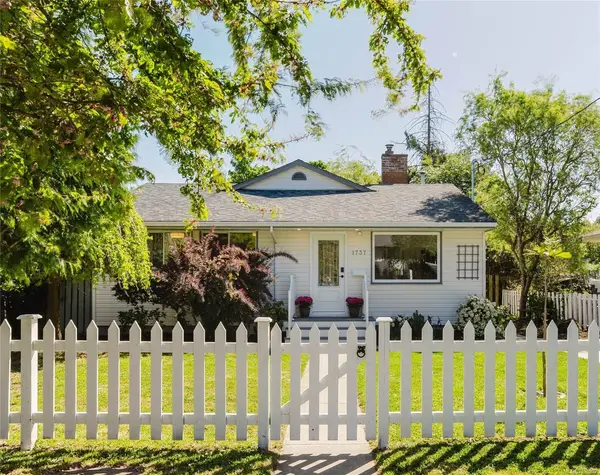 1737 Amphion St, Victoria BC V8R 4Z8 - 4 bed, 2.0 bath in Victoria
