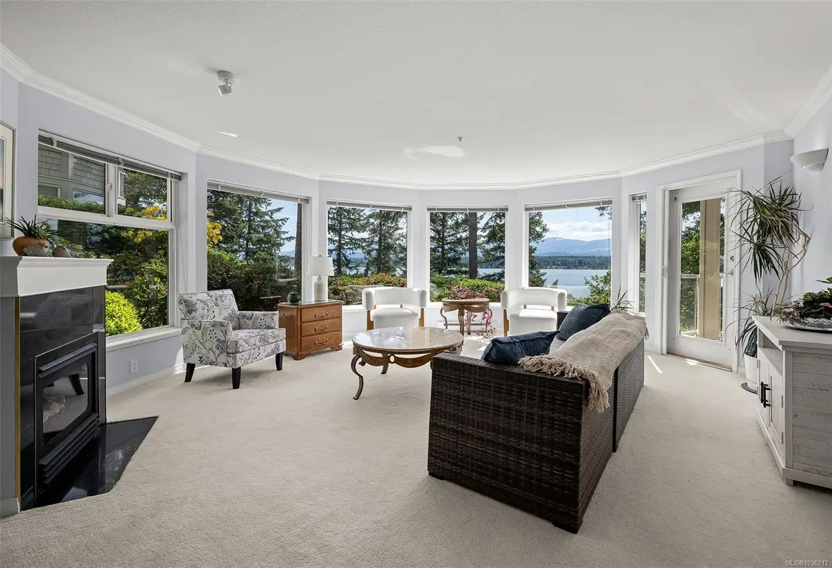2275 Comox Ave # 202, Comox BC V9M 1X6
