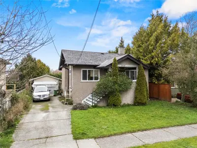 2614 Scott St, Victoria BC V8R 4H9