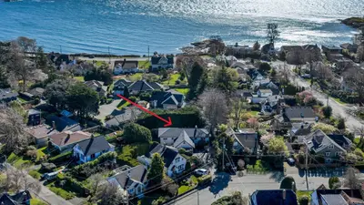 449 Victoria Ave, Oak Bay BC V8S 4M7