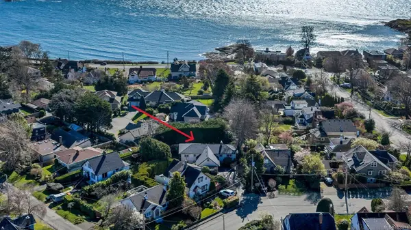 449 Victoria Ave, Oak Bay BC V8S 4M7