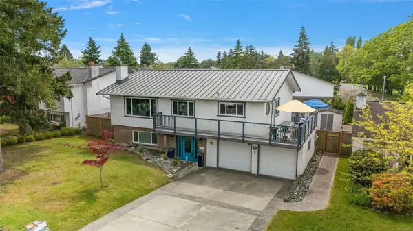 1645 San Juan Ave, Saanich BC V8N 5G2