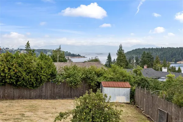 1968 Estevan Rd, Nanaimo BC V9S 3Z2 - 4 bed, 2 bath in Nanaimo