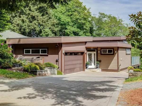 5155 Lochside Dr, Saanich BC V8Y 2G4