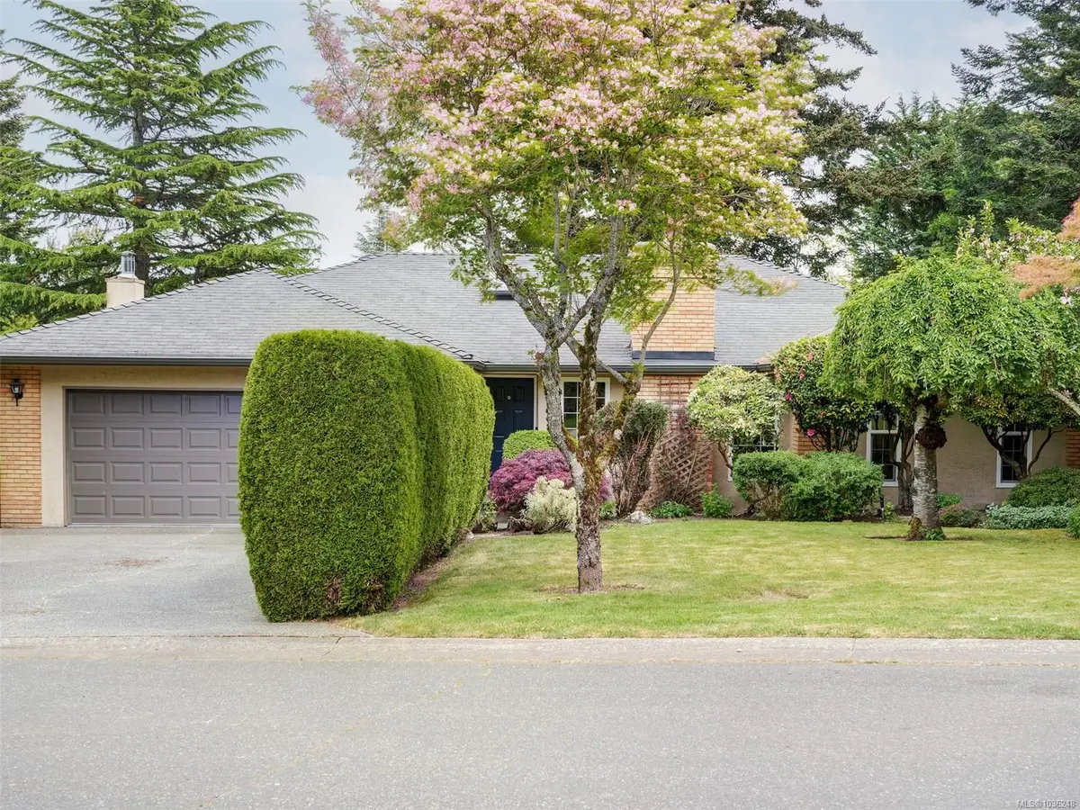 4905 Alamida Cres, Saanich BC V8Y 2T3