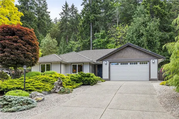 2462 Andover Rd, Nanoose Bay BC V9P 9K5
