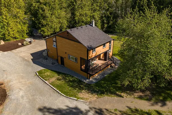 3550 Cumberland Rd, Cumberland BC V0R 1S0 - 3 bed, 3 bath in Cumberland