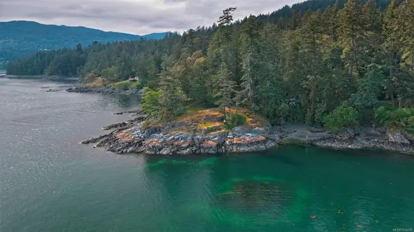 157 Menhinick Dr, Salt Spring BC V8K 1W7