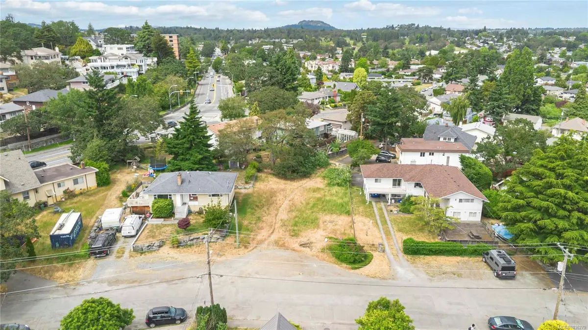 1360 Vista Hts, Victoria BC V8T 2J3