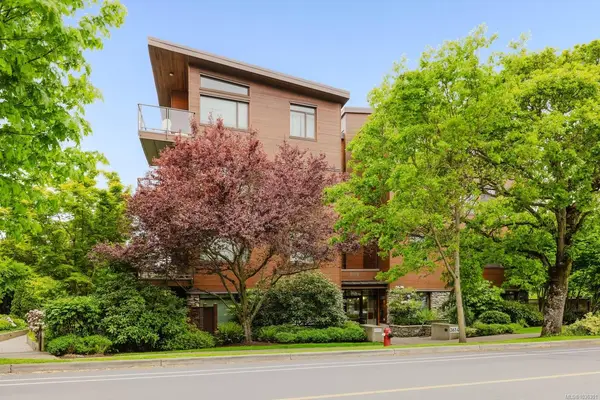 3614 Richmond Rd # 203, Saanich BC V8P 4R5