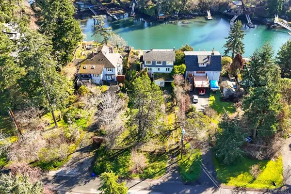304 Bessborough Ave, View Royal BC V9B 1T7 - 4 bed, 2 bath in View Royal