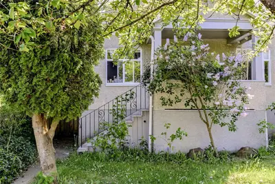 633 Prideaux St, Nanaimo BC V9R 2N9