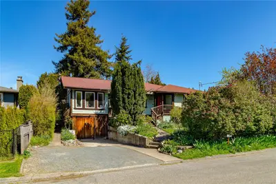 1742 Christmas Ave, Saanich BC V8P 2X8