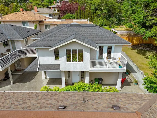 2651 Capital Hts, Victoria BC V8T 3M1 - 3 bed, 3 bath in Victoria