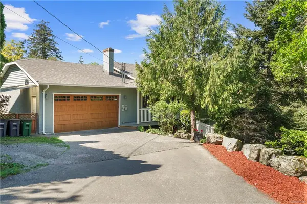 1071 Hyacinth Ave, Saanich BC V8Z 2S7