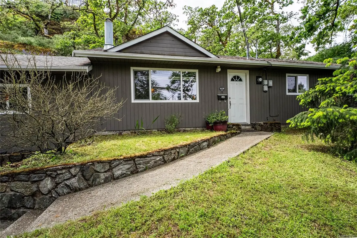 4120 Quadra St, Saanich BC V8X 3B9