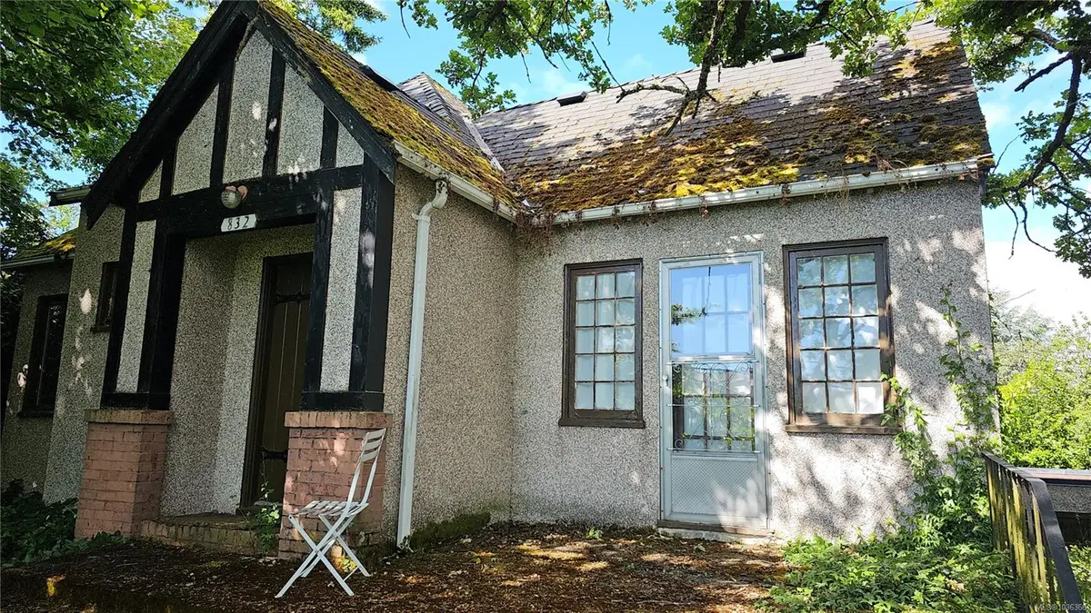 832 Lampson St, Esquimalt BC V9A 6B2