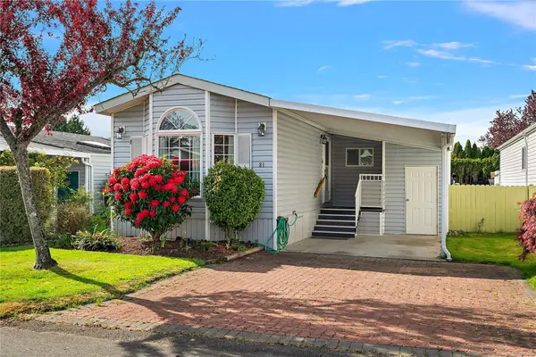 7583 Central Saanich Rd # 81, Central Saanich BC V8M 2B6