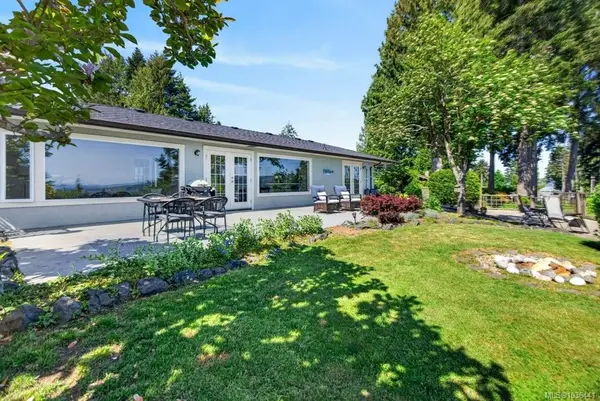 5041 Seaview Dr, Bowser BC V0R 1G0 - 3 bed, 3 bath in Bowser