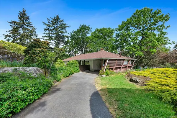 3564 James Hts, Saanich BC V8P 3R5 - 3 bed, 2 bath in Saanich