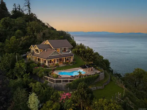 1133 Yates Rd, Comox BC V9M 3X3