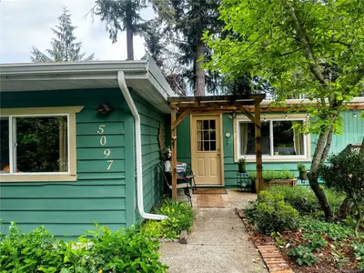 5097 Grouhel Rd, Ladysmith BC V9G 1J4