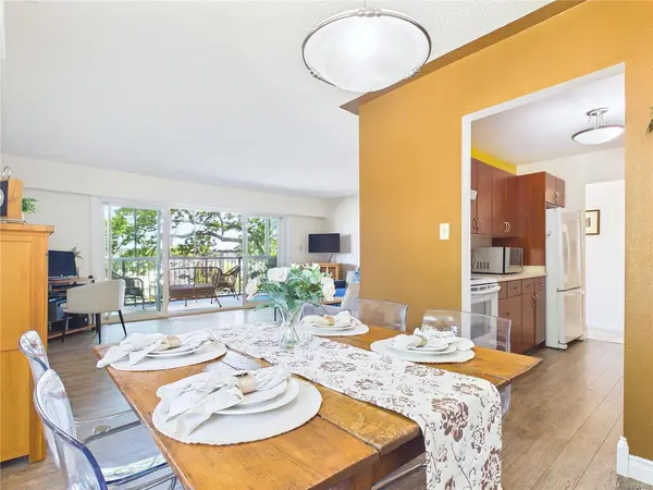 1665 Oak Bay Ave # 401, Victoria BC V8R 1B5