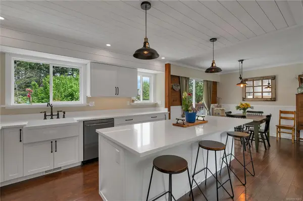 460 Lutod Rd, Campbell River BC V9W 3P4