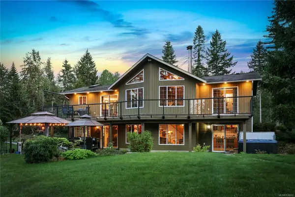 5427 Wildwood Rd, Courtenay BC V9J 1P5