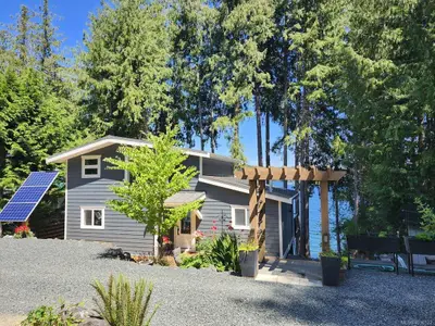 2274 South Lake Rd, Qualicum Beach BC V9K 2L7
