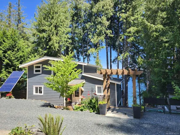 2274 South Lake Rd, Qualicum Beach BC V9K 2L7