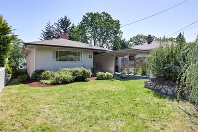 2765 Fernwood Rd, Victoria BC V8T 3A3