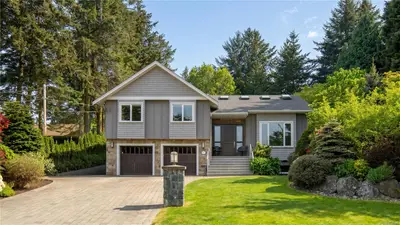 1896 Leyns Rd, Saanich BC V8N 2Z8