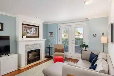 531 Heatherdale Lane, Saanich BC V8Z 0A4