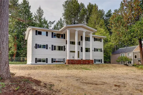 322 Village Way # 6, Qualicum Beach BC V9K 1N4