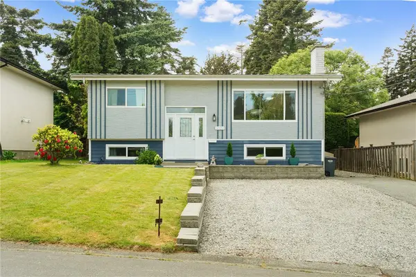 3922 Anton St, Saanich BC V8Z 4M3