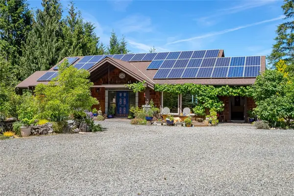 1860 Ashling Rd, Qualicum Beach BC V9K 2V1 - 4 bed, 4 bath property for sale in Qualicum Beach